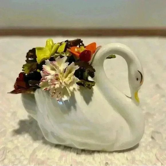 Vintage Royal Adderley Bone China Floral Swan Figurine Made in England - Picture 3 of 6